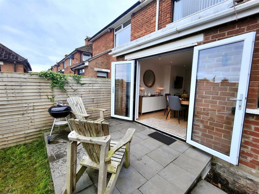 10 Lyndhurst Park