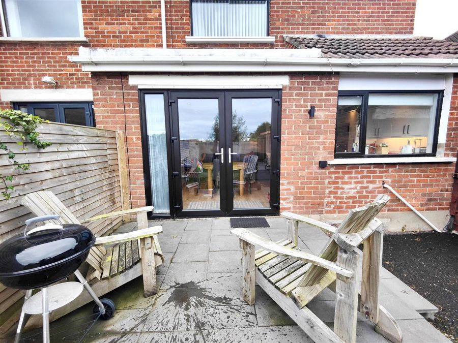 10 Lyndhurst Park