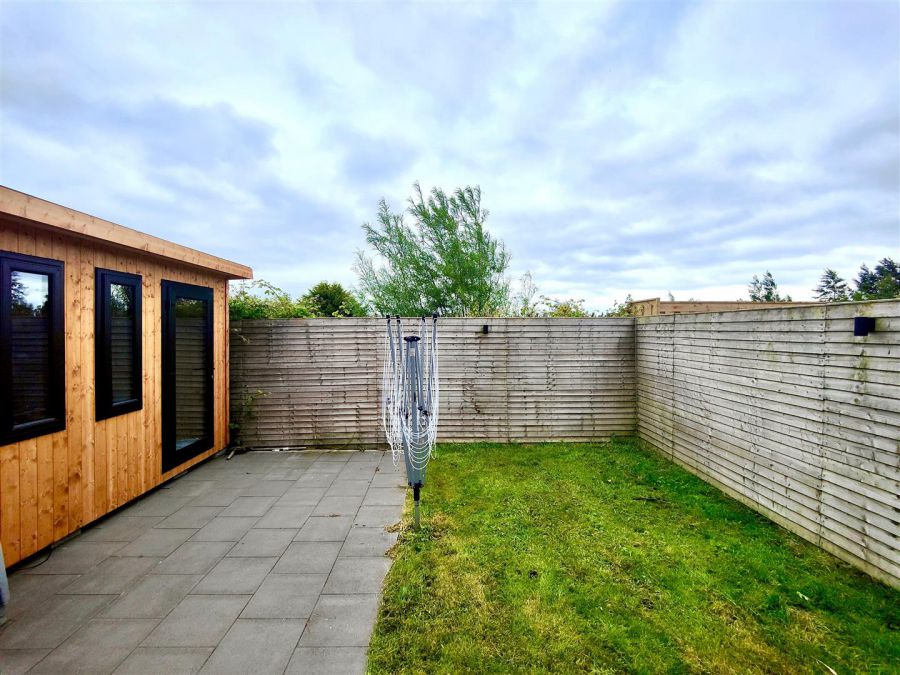 10 Lyndhurst Park