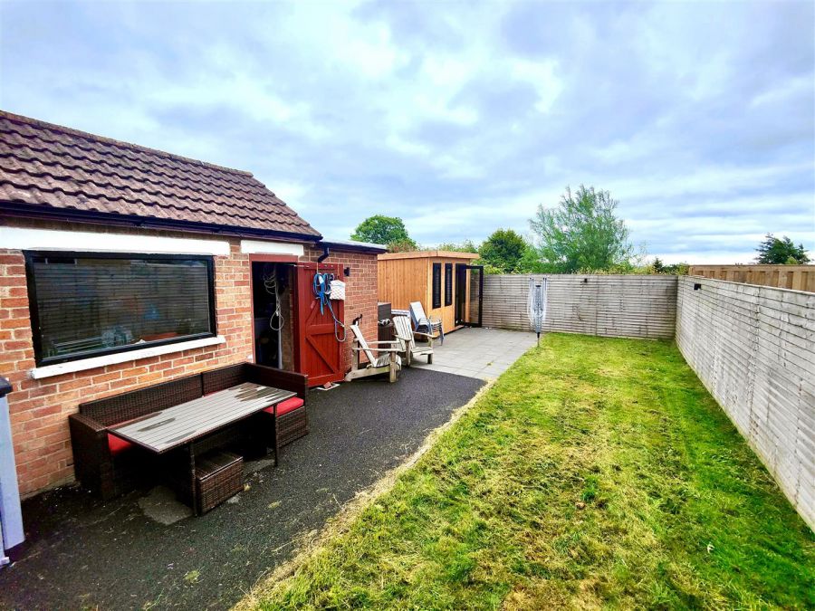 10 Lyndhurst Park