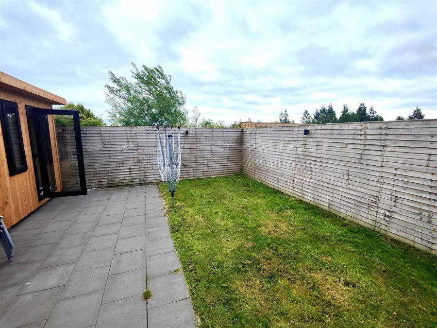 10 Lyndhurst Park
