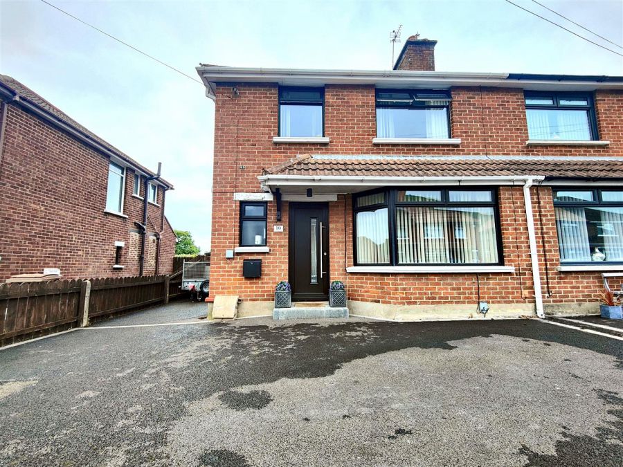 10 Lyndhurst Park