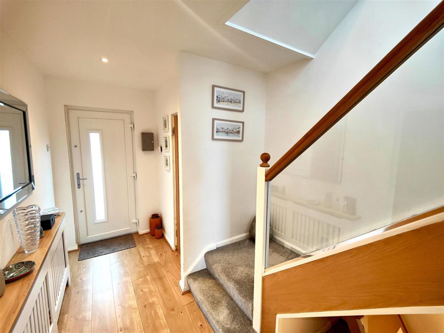 10 Lyndhurst Park