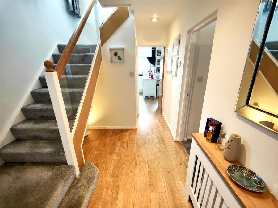 10 Lyndhurst Park