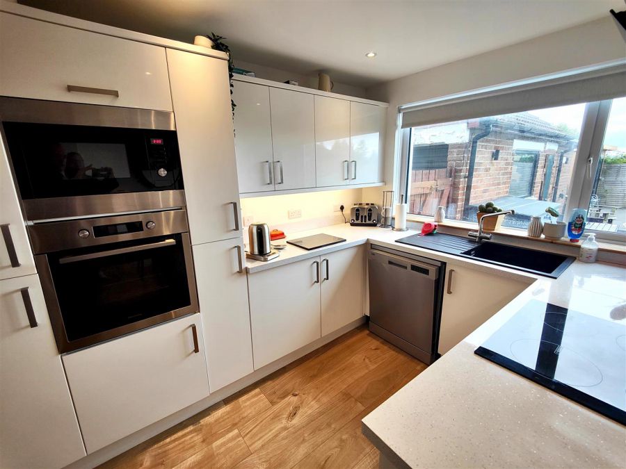 10 Lyndhurst Park