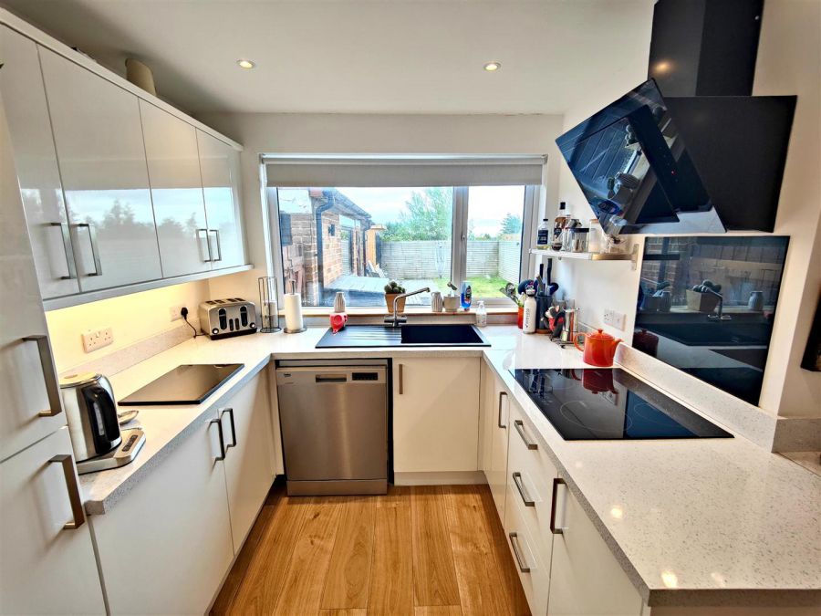 10 Lyndhurst Park
