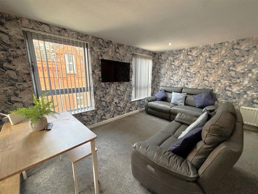 Apt 7, 109 Shankill Road