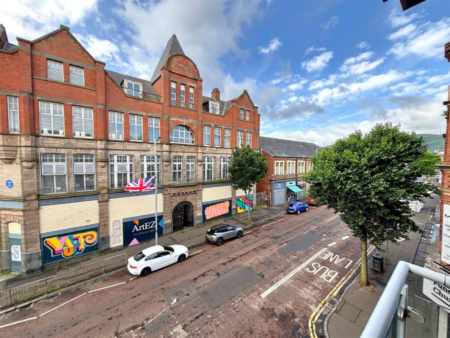 Apt 7, 109 Shankill Road