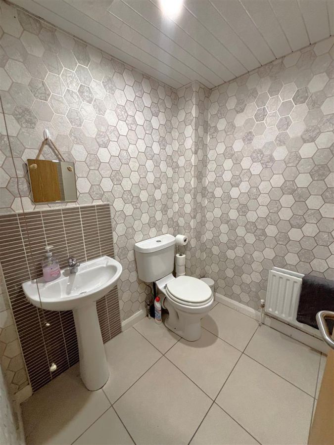 Apt 7, 109 Shankill Road