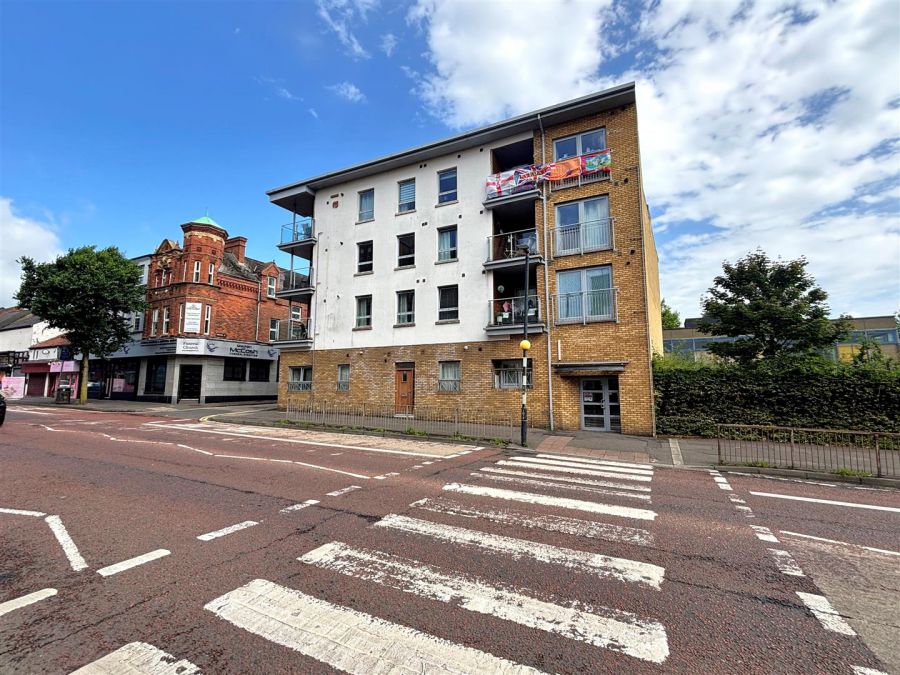 Apt 7, 109 Shankill Road