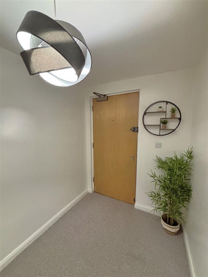 Apt 7, 109 Shankill Road