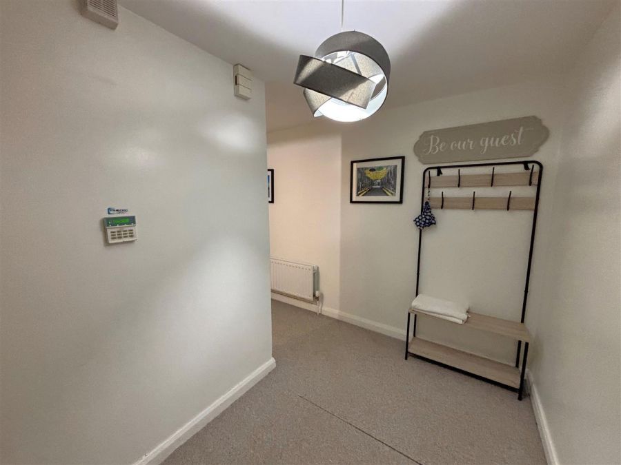 Apt 7, 109 Shankill Road