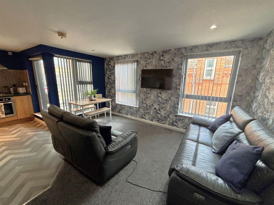 Apt 7, 109 Shankill Road
