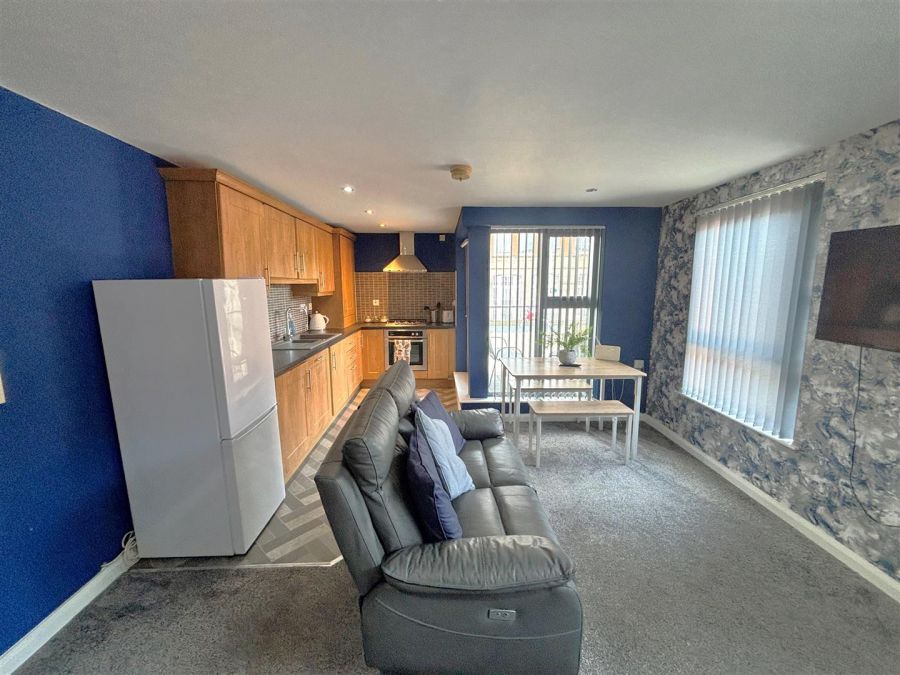 Apt 7, 109 Shankill Road