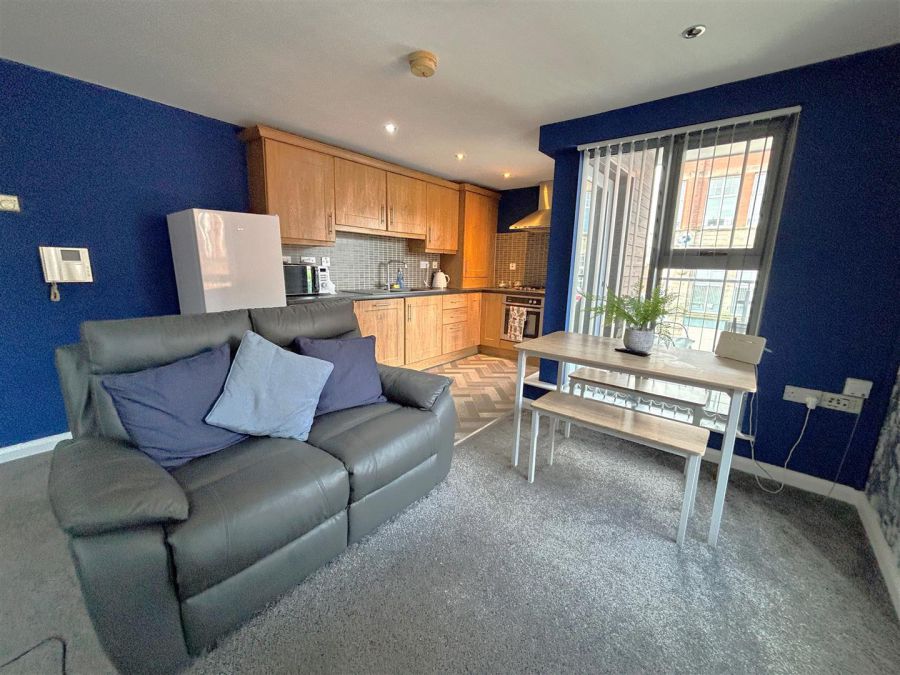 Apt 7, 109 Shankill Road