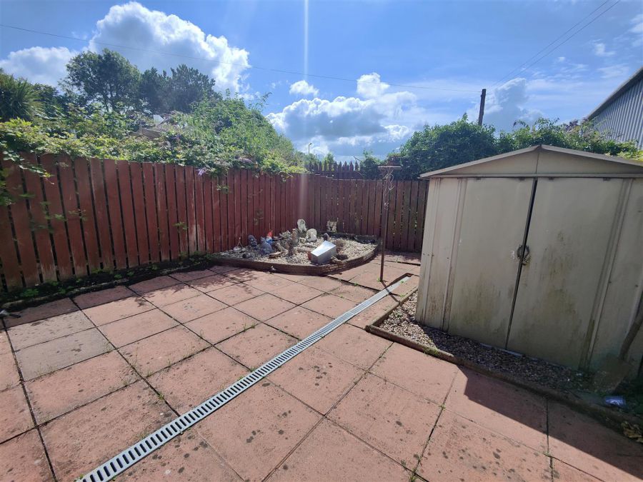 8 Ballygomartin Road