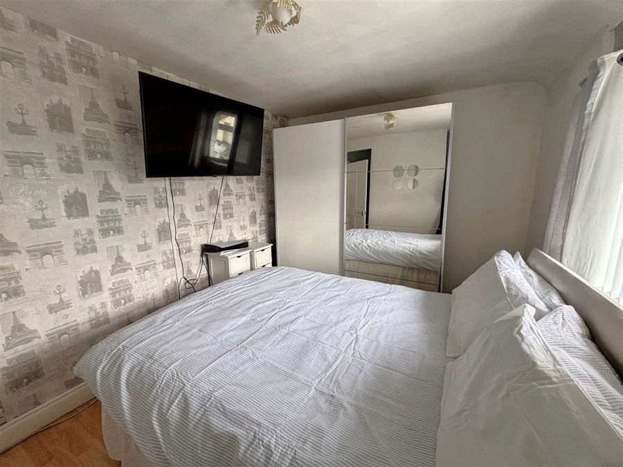 7 Hoylake Park