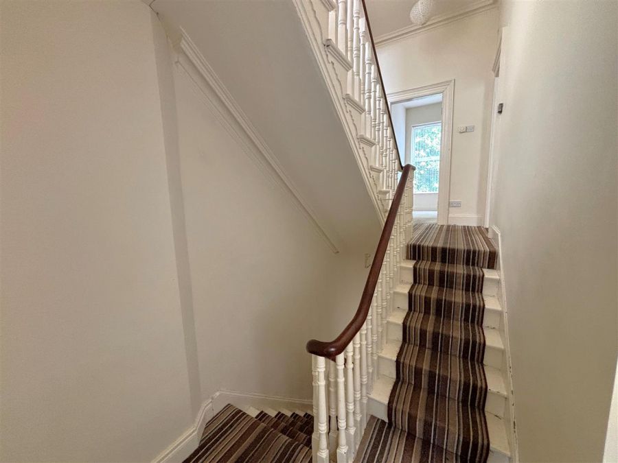 8 Rosemount Gardens