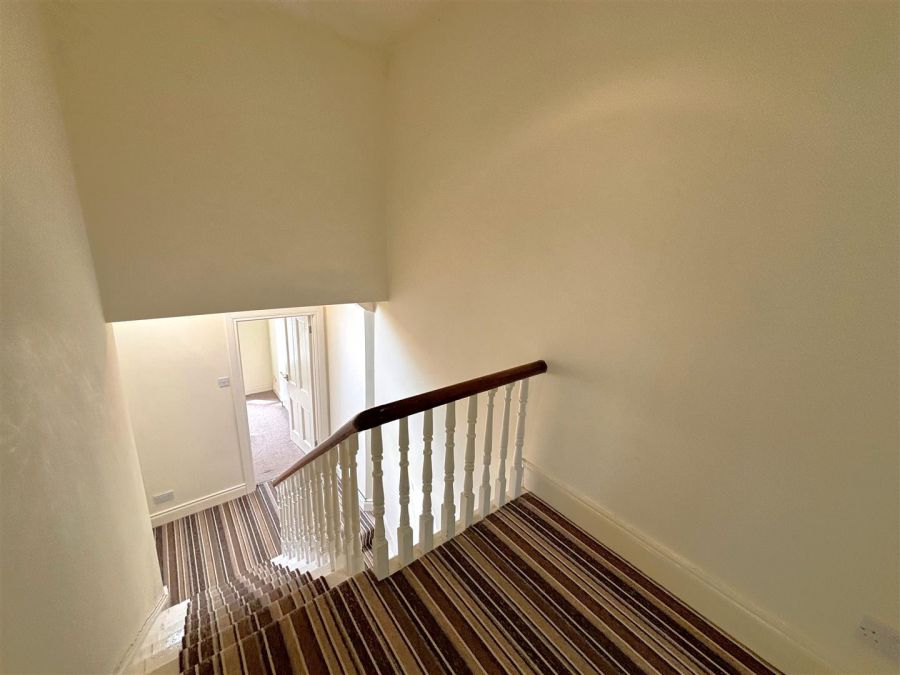 8 Rosemount Gardens