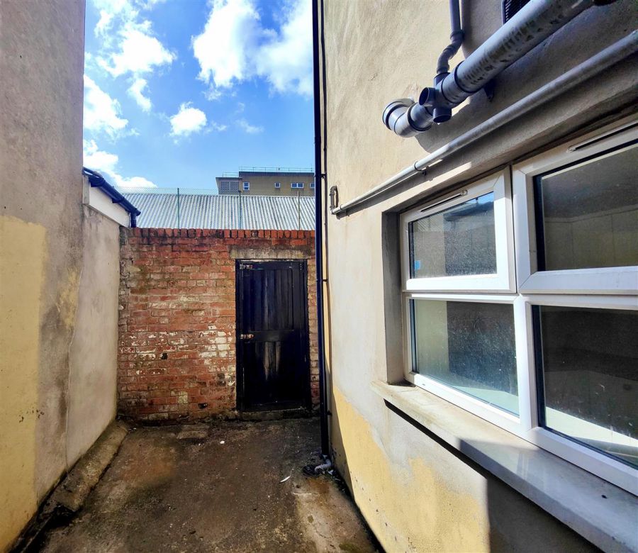 8 Rosemount Gardens
