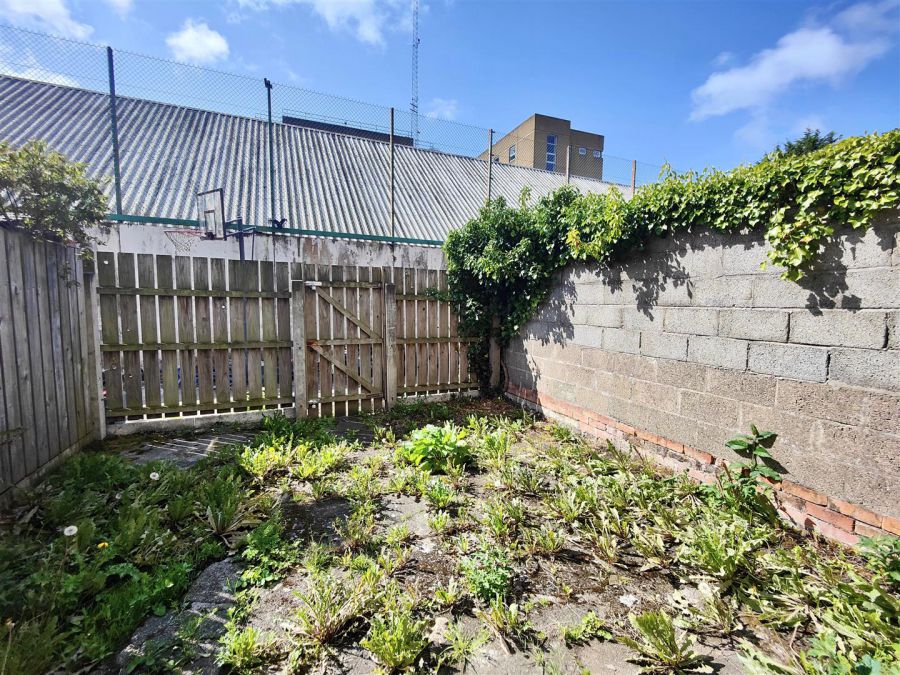 8 Rosemount Gardens