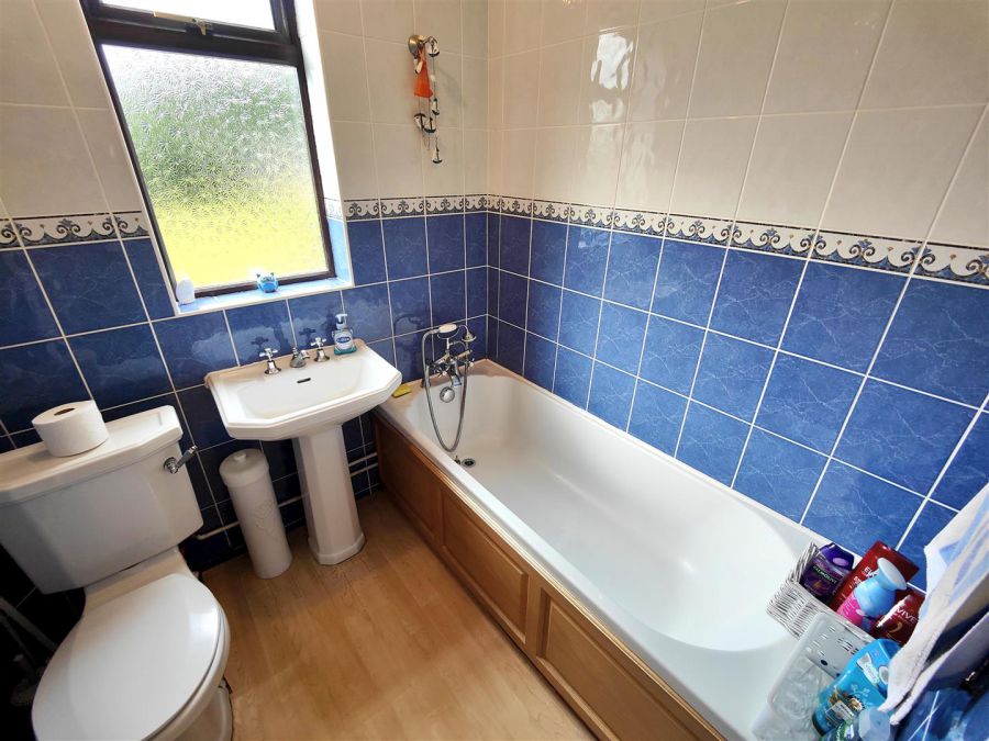 53 Wheatfield Gardens