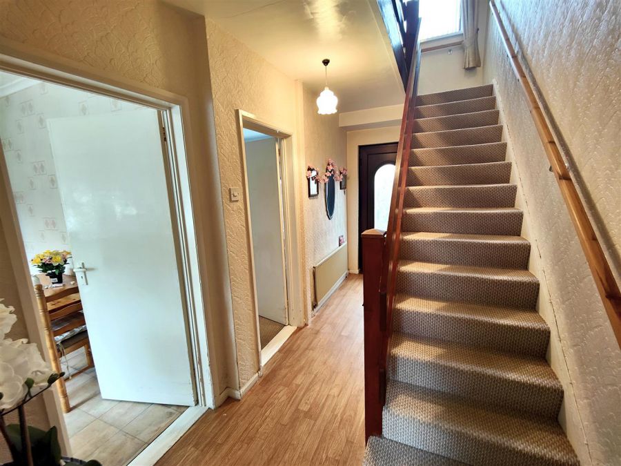 53 Wheatfield Gardens