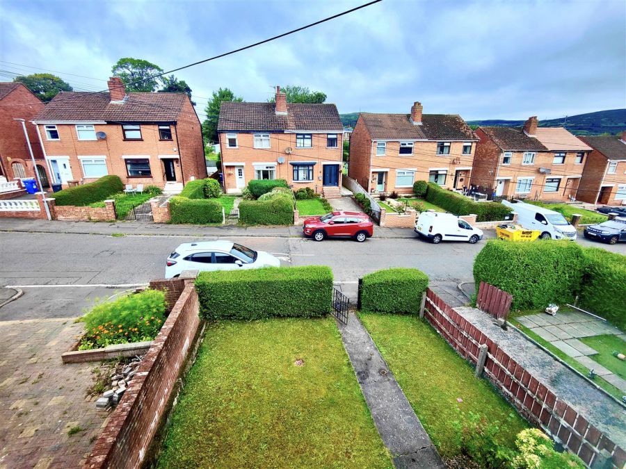53 Wheatfield Gardens