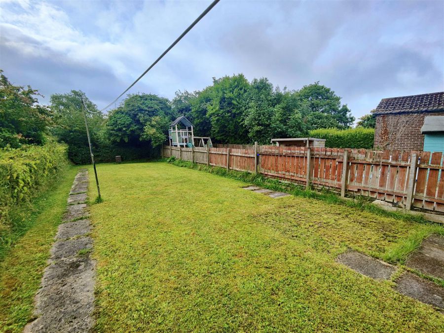 53 Wheatfield Gardens