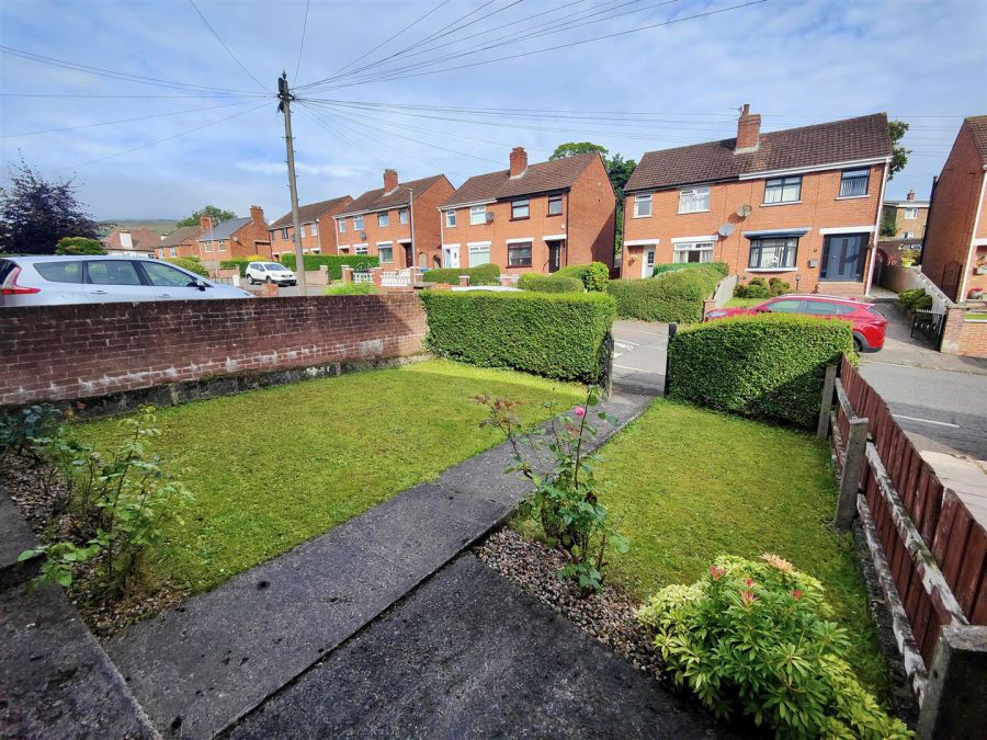 53 Wheatfield Gardens