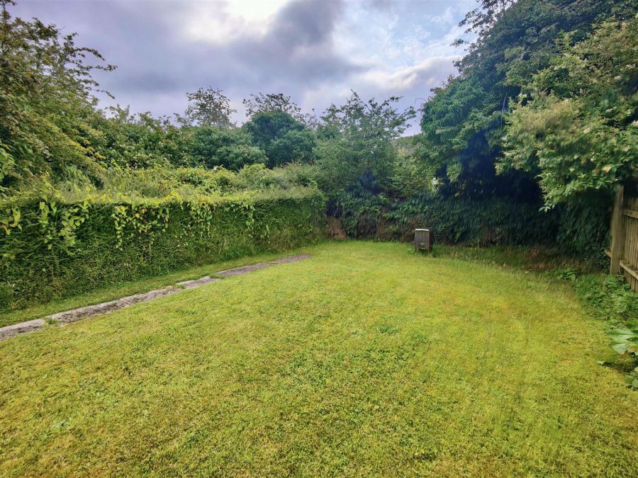 53 Wheatfield Gardens