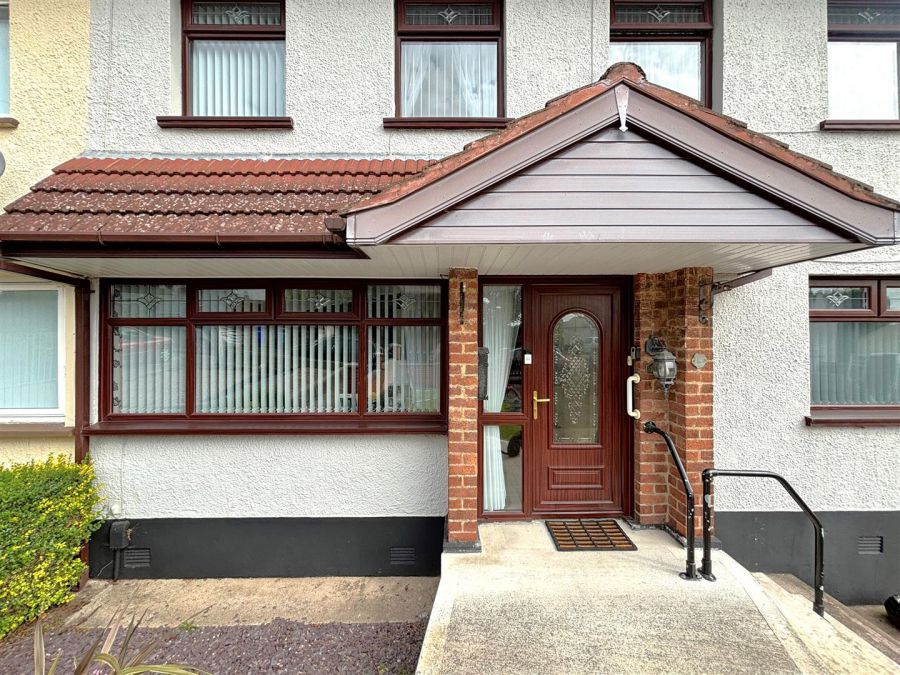 13 Sunningdale Gardens