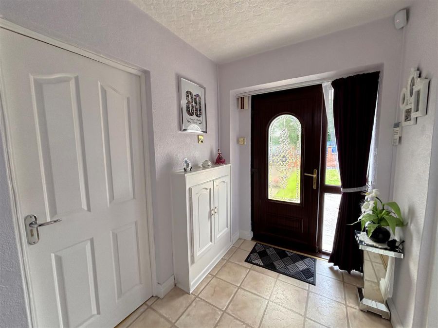 13 Sunningdale Gardens