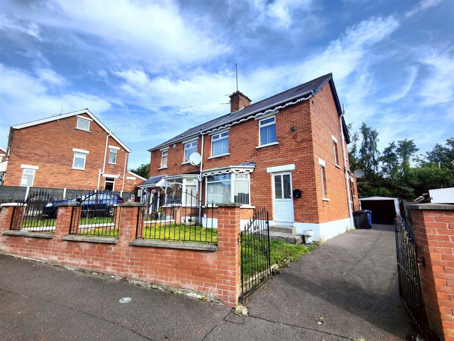 44 Lowwood Park