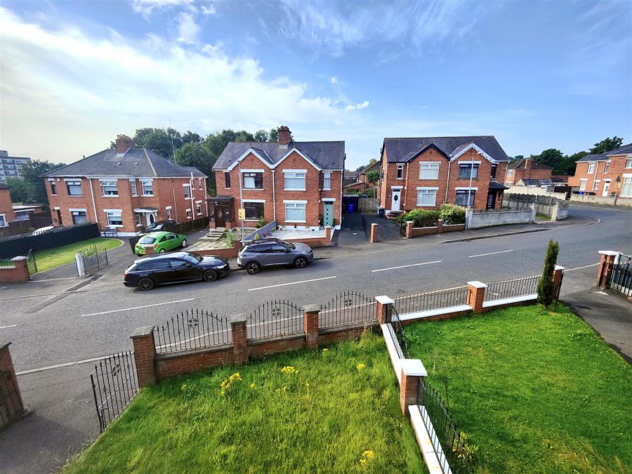 44 Lowwood Park