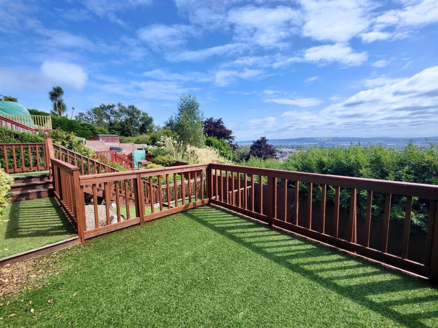 17 Squires Hill Road