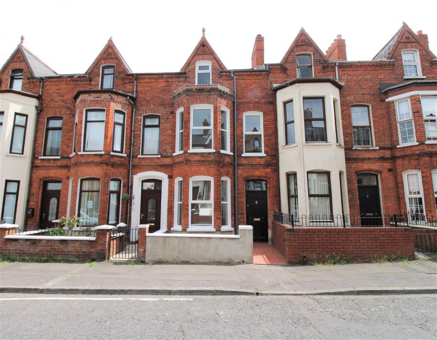 6 Clifton Crescent