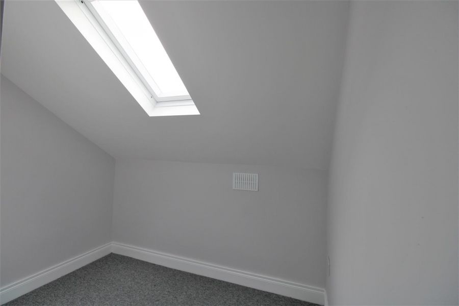 6 Clifton Crescent