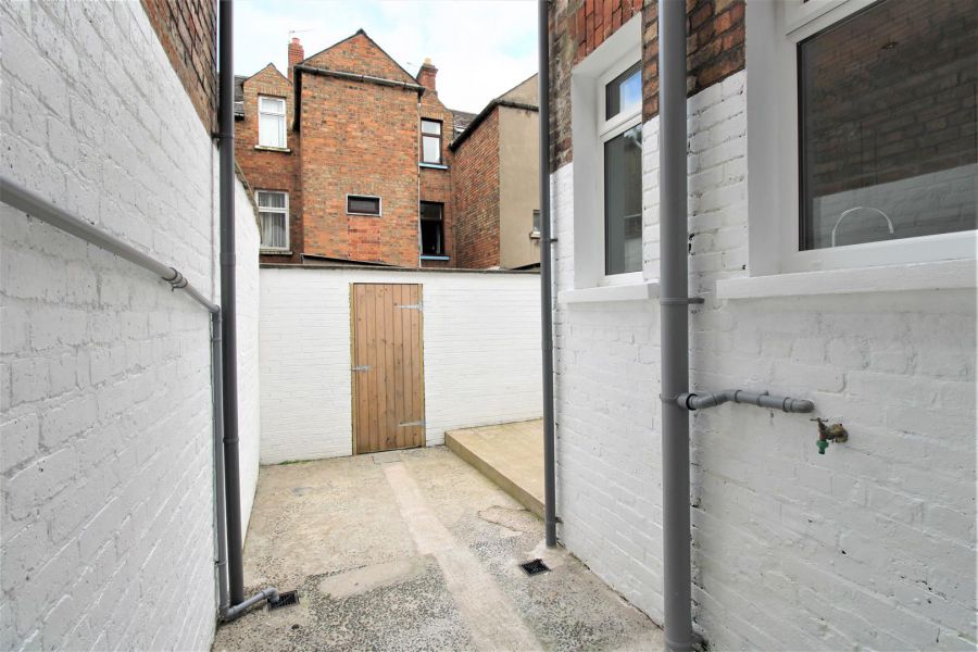 6 Clifton Crescent