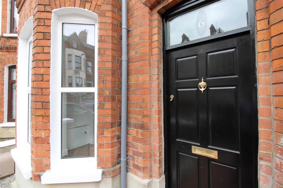 6 Clifton Crescent