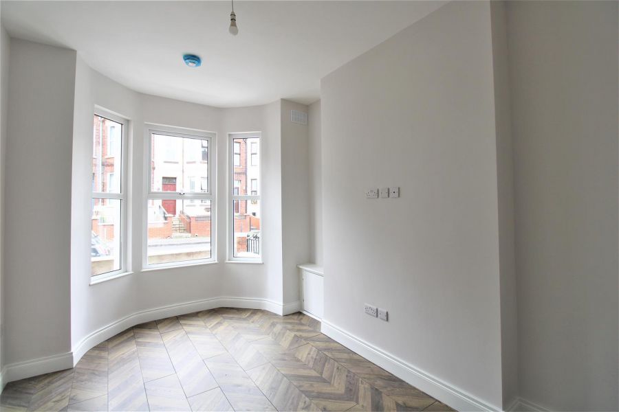 6 Clifton Crescent