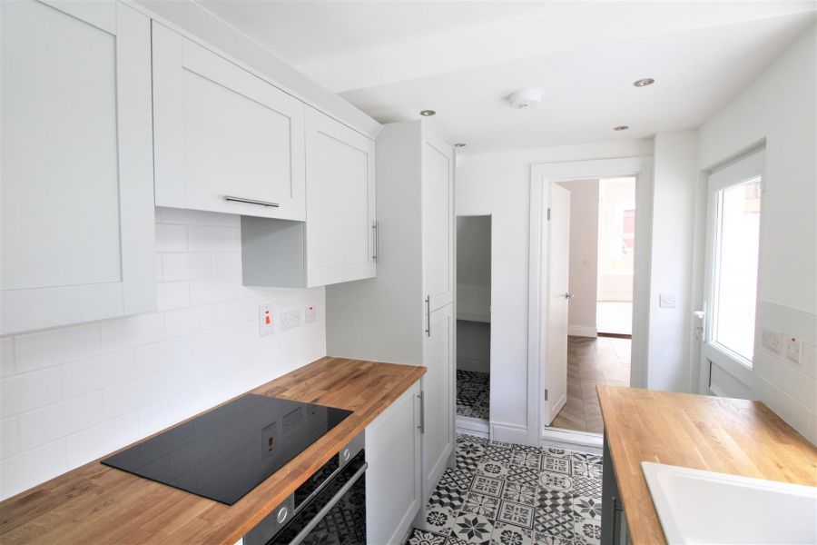 6 Clifton Crescent
