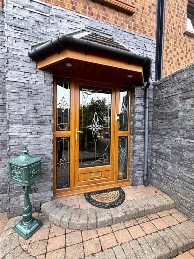 1 Lyndhurst View Close