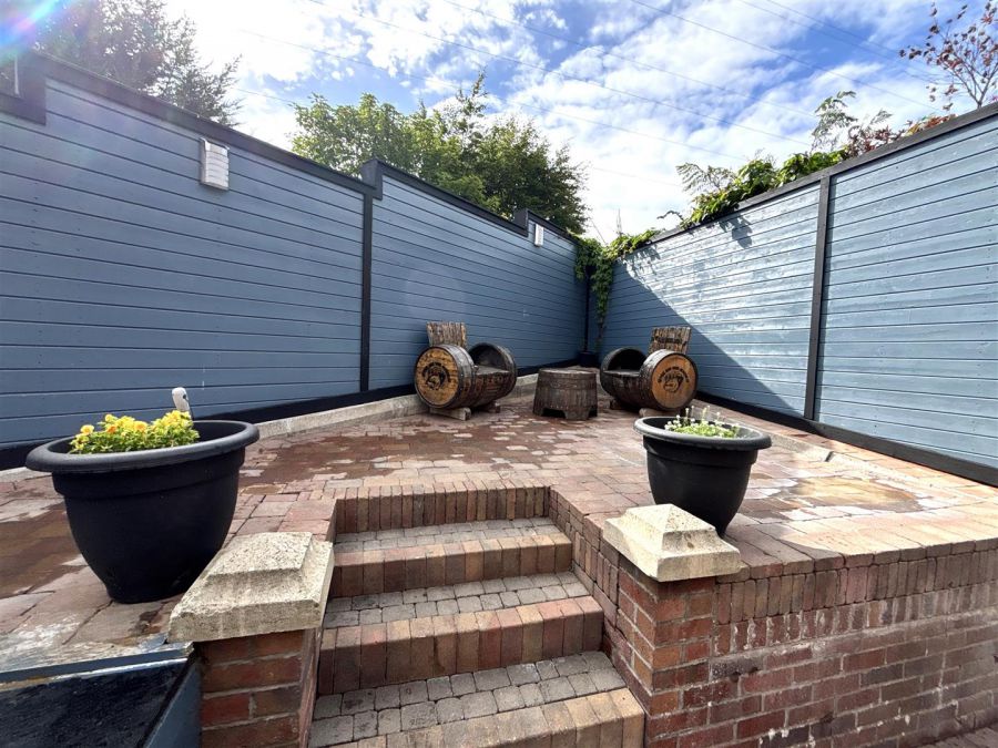 1 Lyndhurst View Close