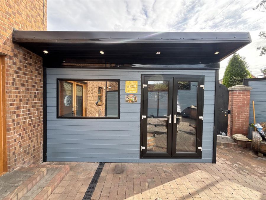 1 Lyndhurst View Close