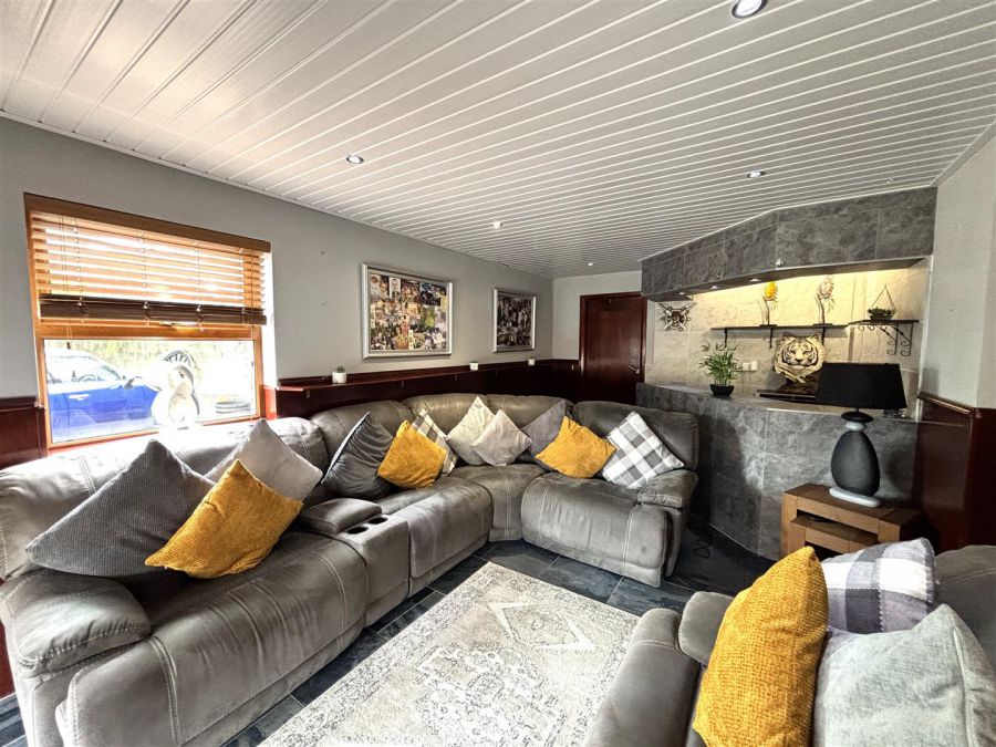 1 Lyndhurst View Close