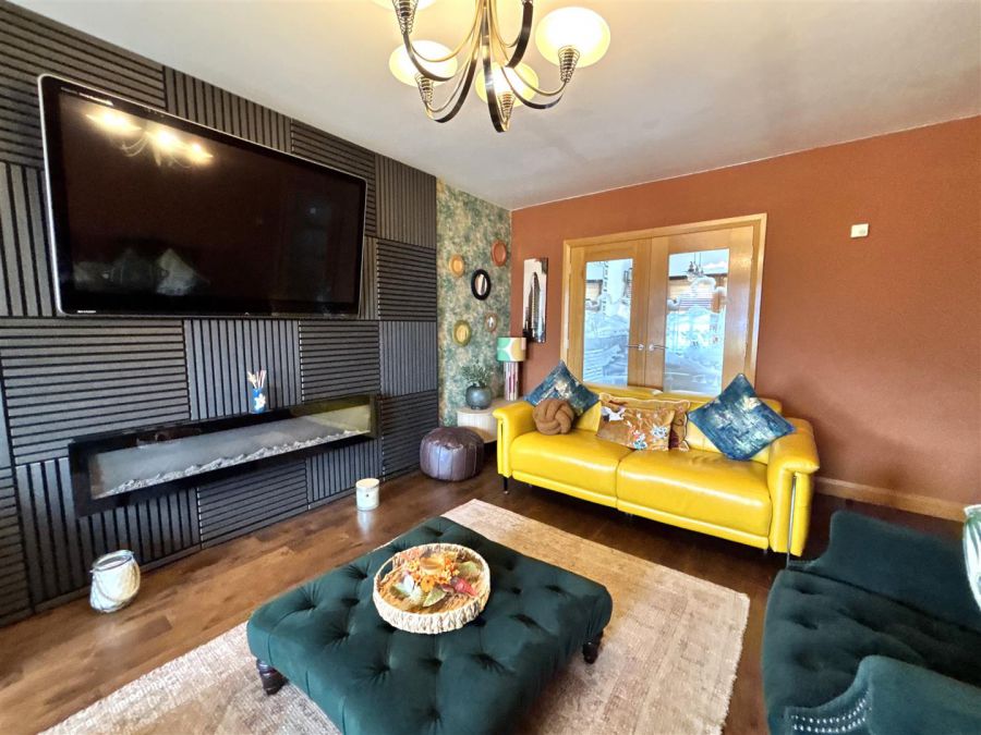 1 Lyndhurst View Close