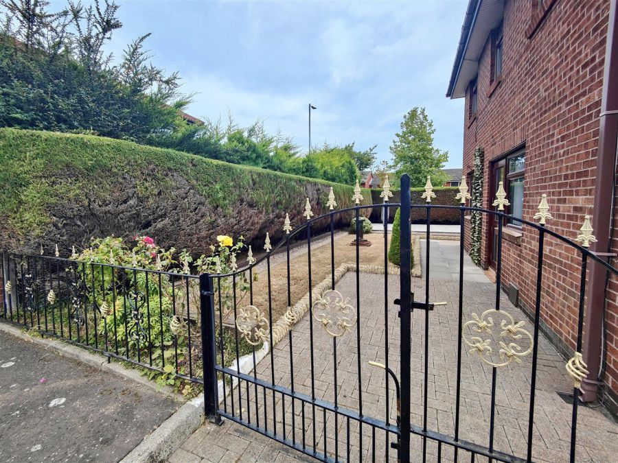 7 Silver Birch Courts