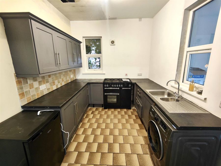 34 Kelvin Parade