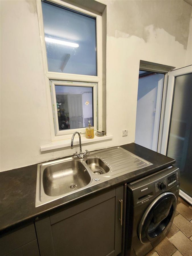 34 Kelvin Parade